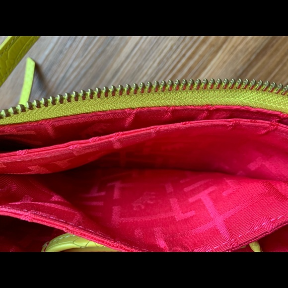 Elaine Turner yellow crossbody with mirror - Picture 3 of 13